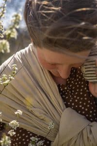 gelber Ring Sling aus Hanf gebunden mit pflanzenfarbe gefärbt