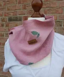 rosa ring sling aus hanf handgefärbt getragen