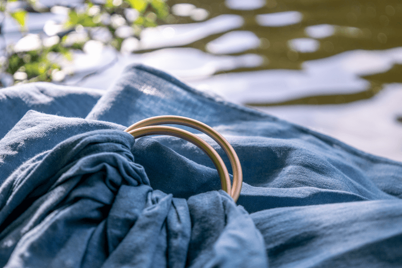 kornblume-ring-sling-aus-hanf-trageberatung-richtig-gebunden