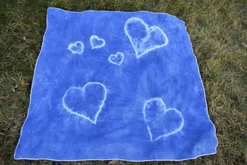 blue-baby-blanket-made-of-cotton-little-hearts-plant-dye