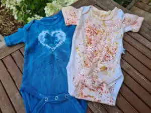 baby-body-blau-herz-baumwolle-bunt-mariblum