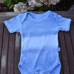 blu-babybody-cielo-strisce-di-cotone-fatto-a-mano-davanti-indaco