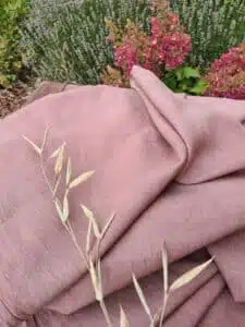 brown-sling-from-hanf-sustainable-chocolate-mariblum-baby-right-carry