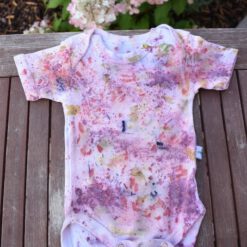 bunt-babybody-mariblum-baumwolle-natuerlich-nachhaltig-handmade-vorne