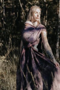 fionda-viola-canapa-lylas-song-porta-bebè-fatto-a-mano