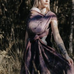 purple-sling-hands-sustainable-lylas-song-mariblum-baby-carry