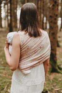 Canapa-anello-fionda-bambino-indossare-correttamente-consigli-per-il-trasporto-bacio-da-una-rosa