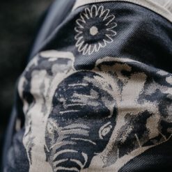 elefanten-tragetuch-gelb-schwarz-mariblum-baumwolle