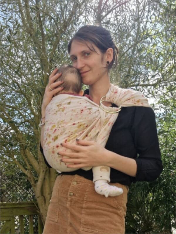 Perché le fasce porta bebè sono spesso una scelta migliore rispetto ai marsupi tradizionali